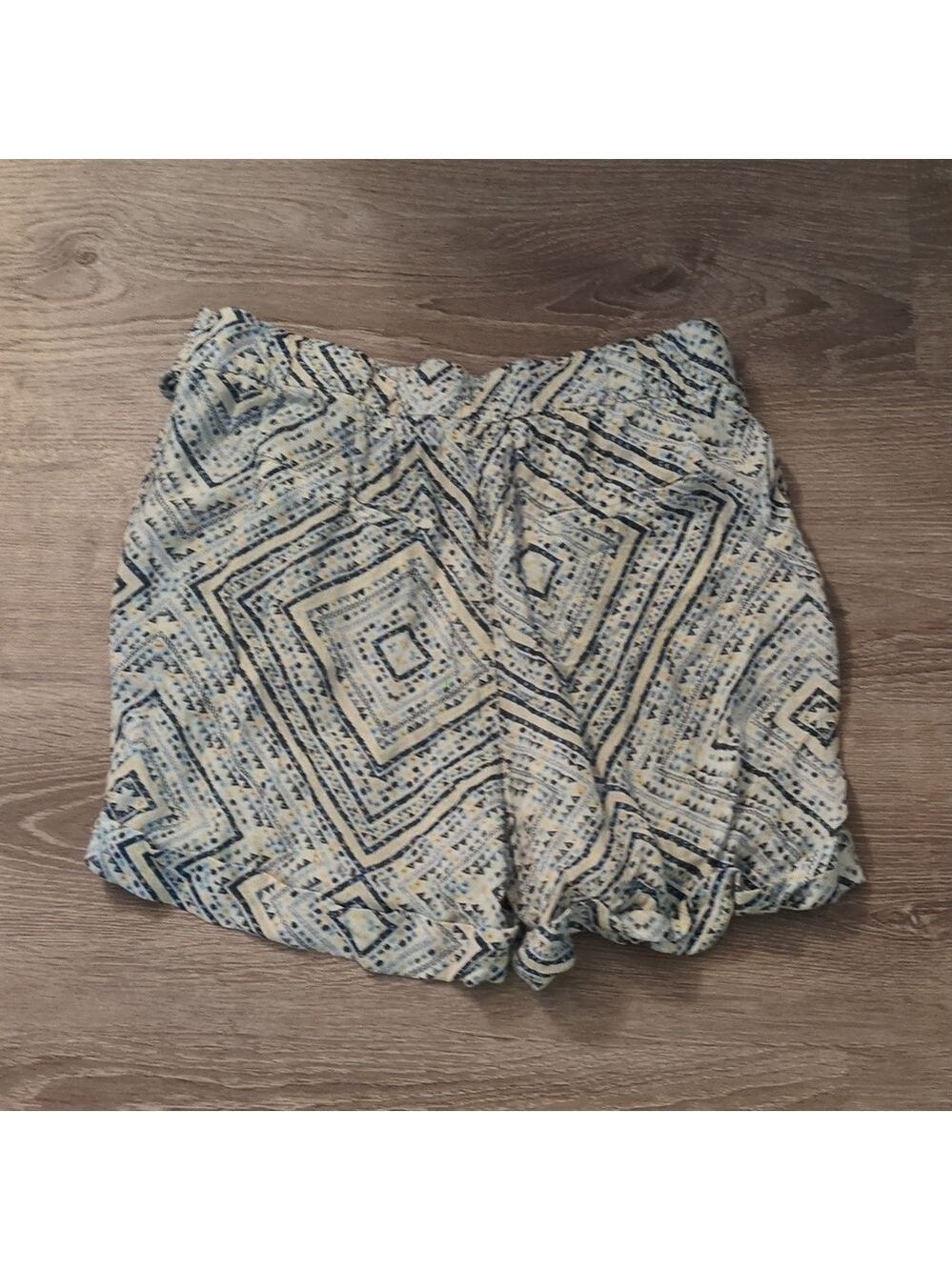 Free People Ivory Combo Rayon Cuffed Shorts Size Medium - Picture 9 of 10